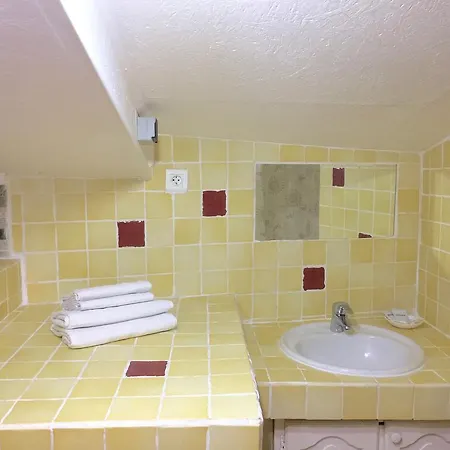 La Petite Maison D'athenopolis Apartment Grimaud